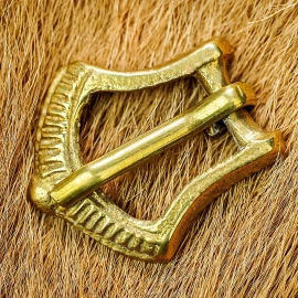 13/14 century pointed small strap buckle made of brass - 5pcs