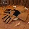 Fencing gloves made of strong soft suede leather in two colours