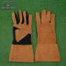 Fencing gloves made of strong soft suede leather in two colours