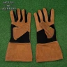 Fencing gloves made of strong soft suede leather in two colours